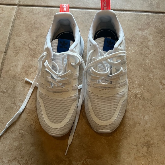 Adidas never worn - Picture 2 of 4